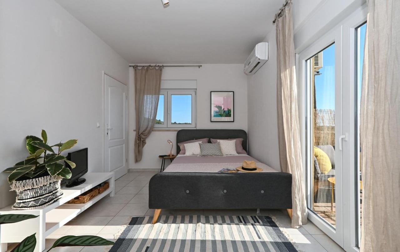 Dream Apartment Milna Милна Экстерьер фото